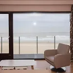 Apartamento Beachfront Bliss With Parking *