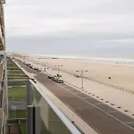 Beachfront Bliss With Parking *