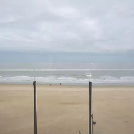 Lägenhet Beachfront Bliss With Parking