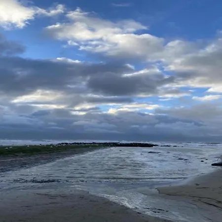 Daire Beachfront Bliss With Parking