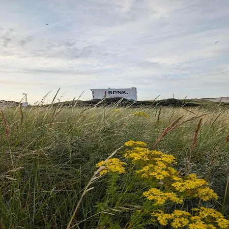 Daire Beachfront Bliss With Parking