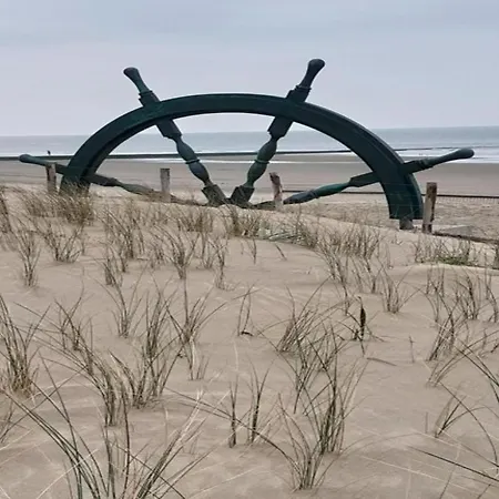 Beachfront Bliss With Parking Lägenhet Middelkerke
